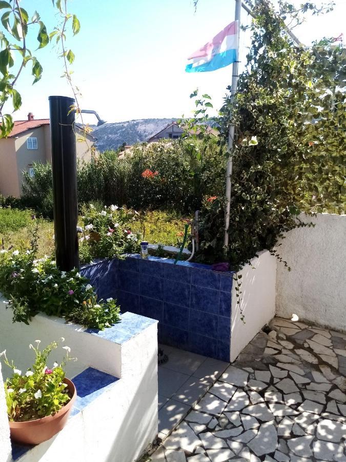 Apartments "Sun-Sea" Lopar Bagian luar foto