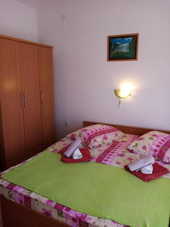 Apartments "Sun-Sea" Lopar Bagian luar foto